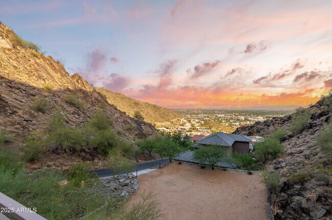 Building Photo - 126 W North Ln