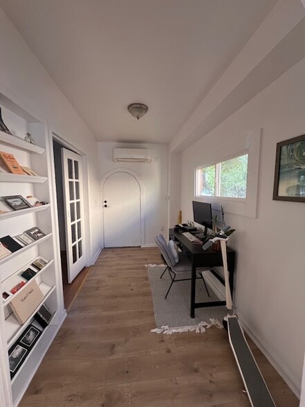 Building Photo - 3266 Descanso Dr