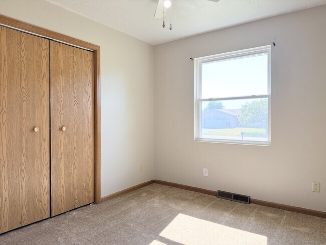Building Photo - 14135 De La Tour Dr