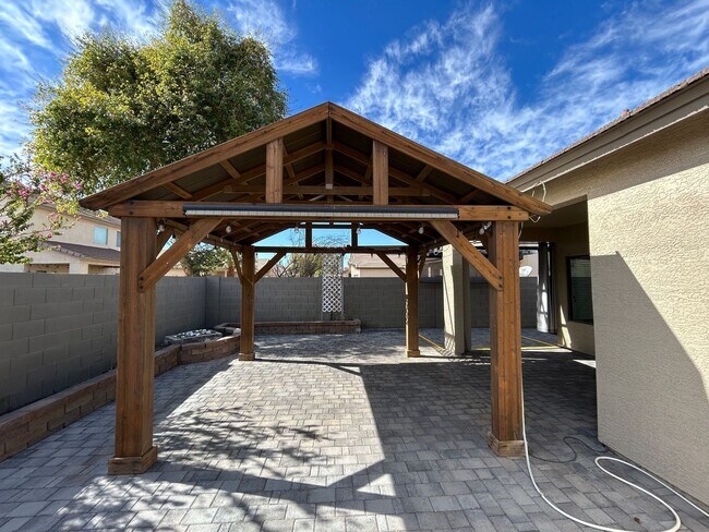 Building Photo - 14527 W Gelding Dr