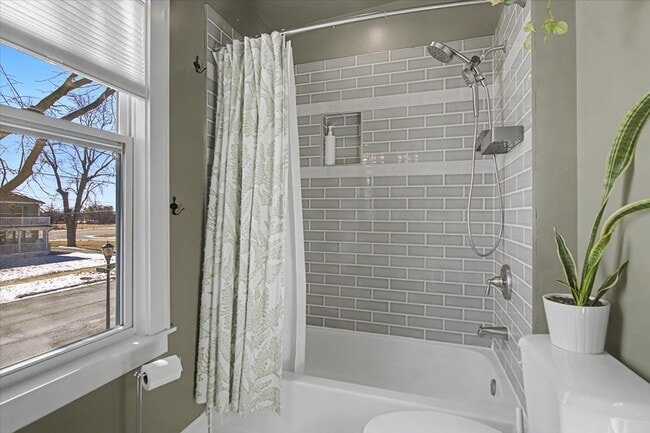 Building Photo - 136 E Jackson St