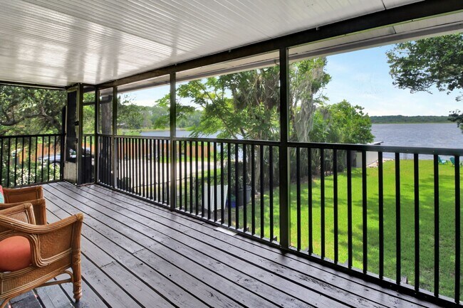 Building Photo - Bluelake Unit 3