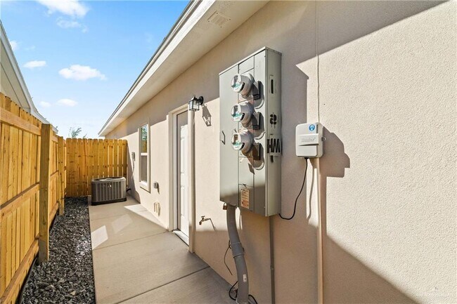 Building Photo - 32 San Andres