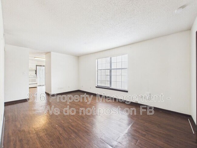 Building Photo - 1020 NE Lindsay Ave