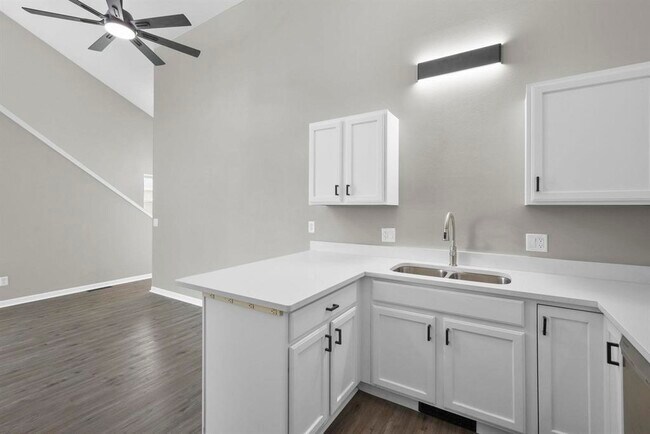 Building Photo - 640 Tower Dr