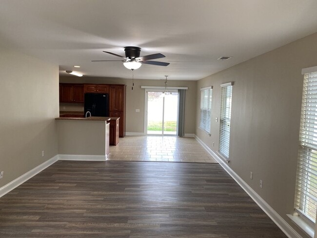 Building Photo - 152 Scarlett Ln
