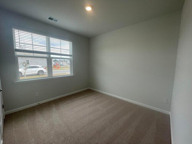 Building Photo - 206 Oakwood Blvd
