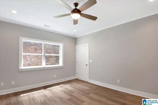 Building Photo - 725 Fallview Ct