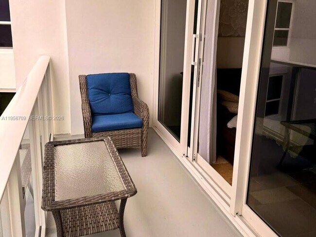 Building Photo - 3505 S Ocean Dr