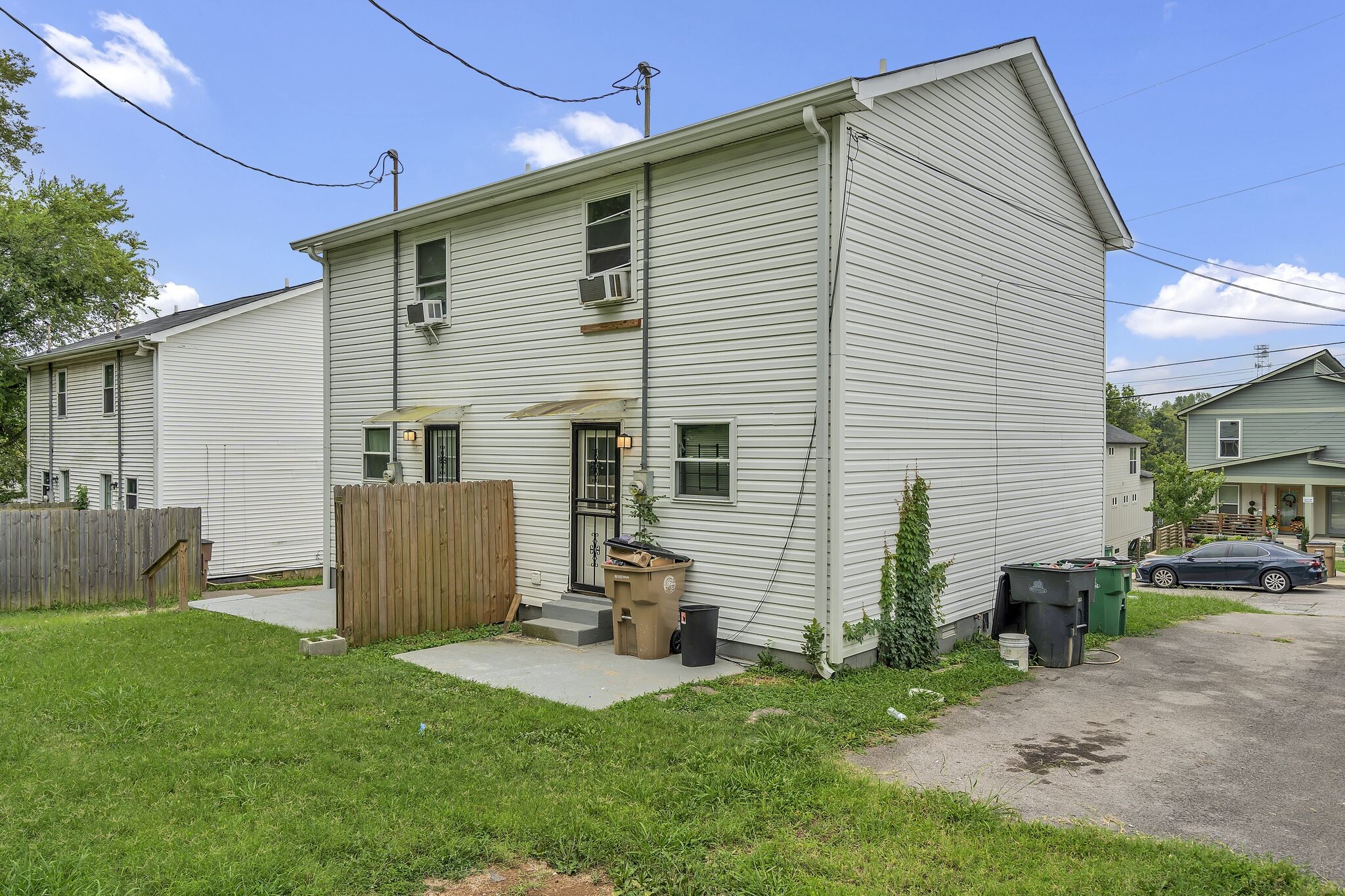 Building Photo - 3226 Lincoln Ave