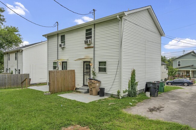 Building Photo - 3226 Lincoln Ave