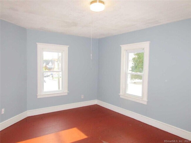 Building Photo - 93 E Elm St