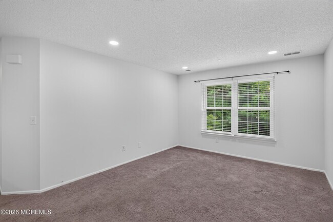 Building Photo - 92 Des Moines Ct