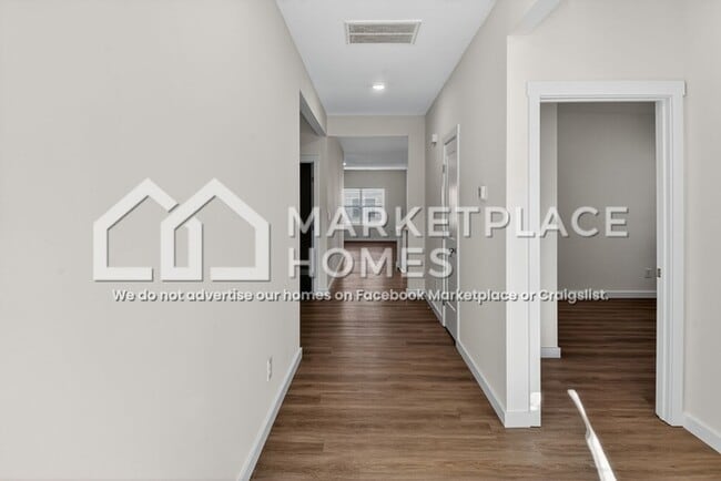 Building Photo - 4321 Scenic Mdw Dr NE