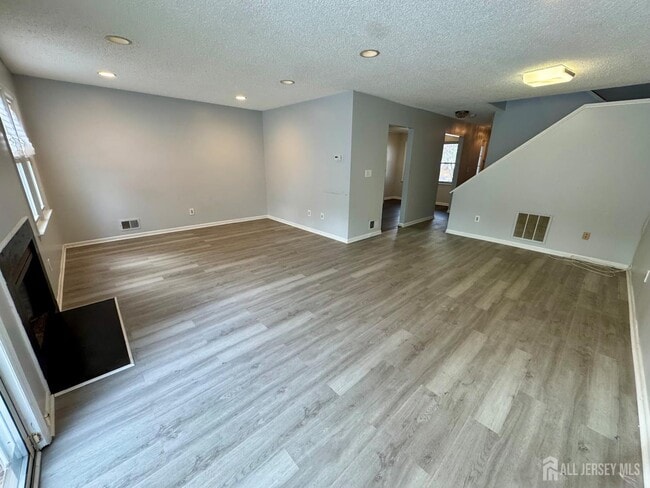 Building Photo - 36 Upperbrook Ct