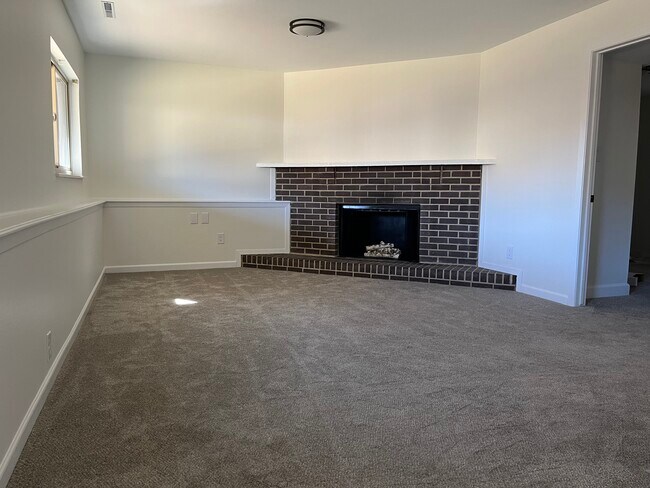 Building Photo - 5303 Meadowgreen Dr