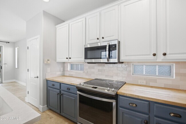 Building Photo - 4248 S Mariposa Dr