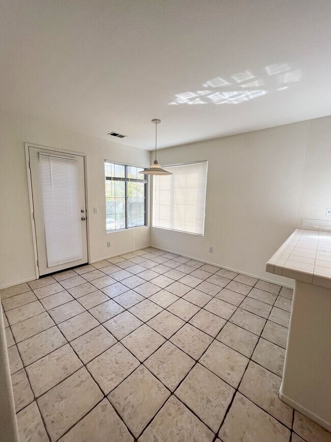 Building Photo - Large Townhome - 3 Bed/ 3 Bath with 2 car garage in Carmel Valley!