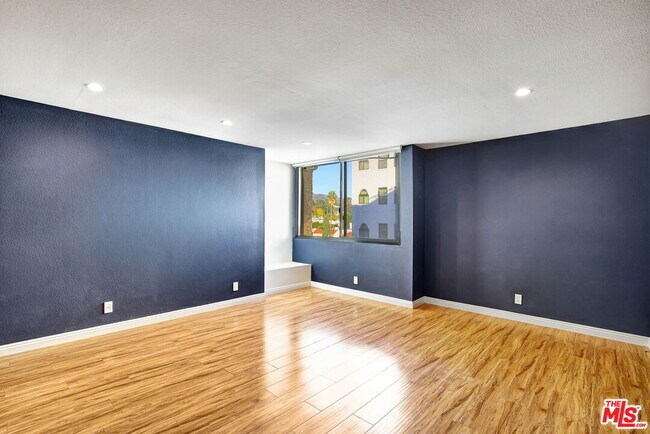 Building Photo - 1900 Vine St