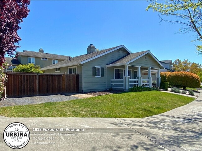 Building Photo - Darling Petaluma East Side Home with RV Pa...