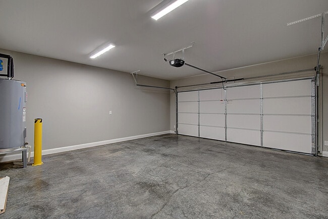 Building Photo - 330 Pauline Ingle Dr
