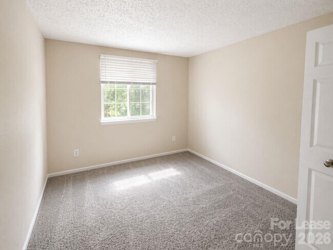 Building Photo - 9456 Lexington Cir