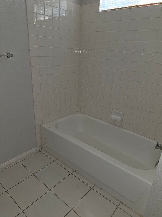 Building Photo - 8452 Boseck Dr