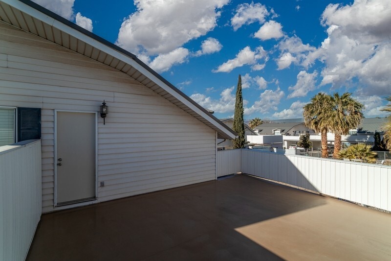 Building Photo - 781 N Valley View Dr