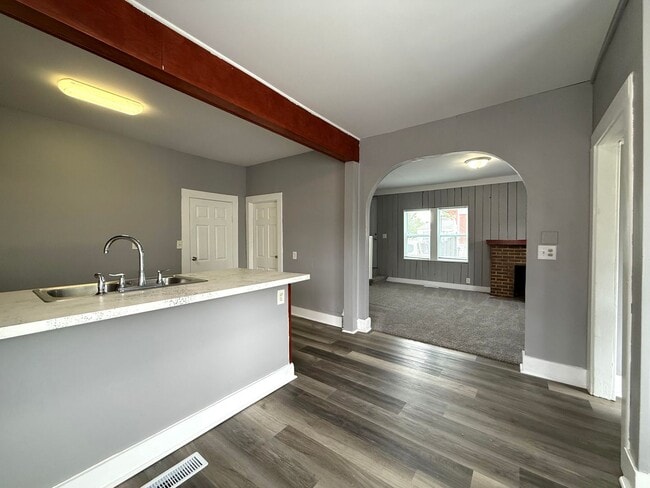 Building Photo - 4TH OF JULY SPECIAL – 1ST MONTH RENT FREE!