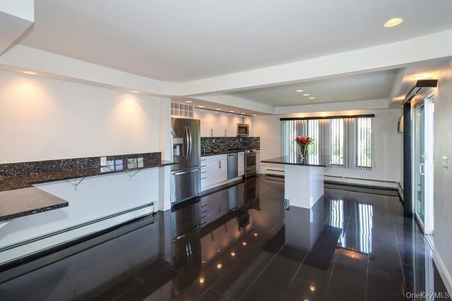 Building Photo - 223 Chestnut Ave