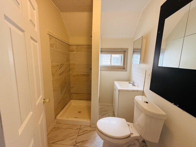 Building Photo - 2115 W 105th St