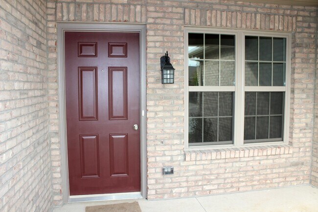 Building Photo - 2206 Shamrock Ln