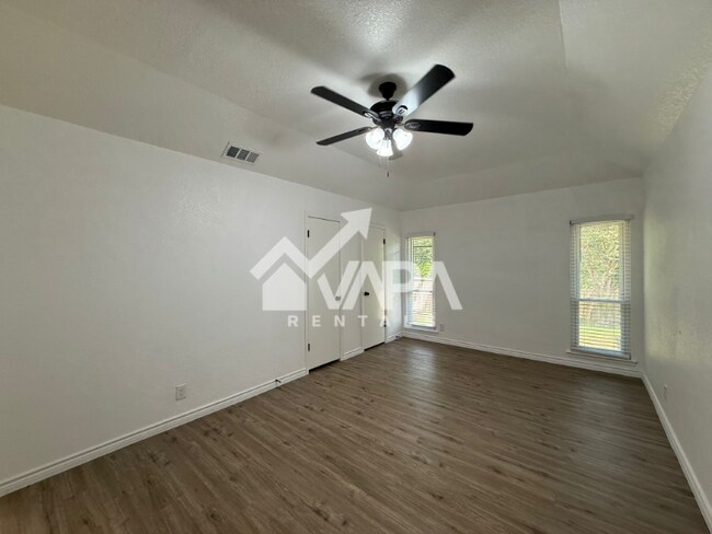 Building Photo - 9650 Chelmsford Dr