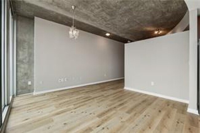 Building Photo - 1 Bedroom + 1 Bath with Views of Buckhead!