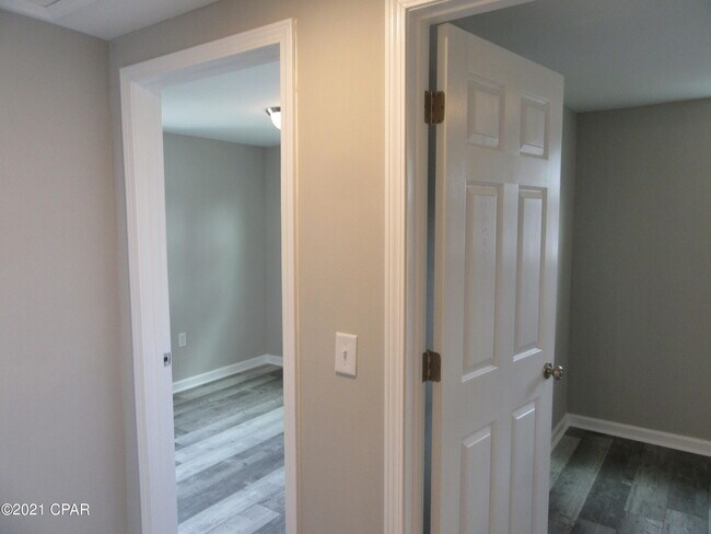 Building Photo - 9823 Clarence St