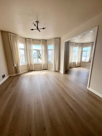 Building Photo - Top Floor 4x2