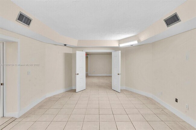 Building Photo - 313 N Krome Ave Residential Units