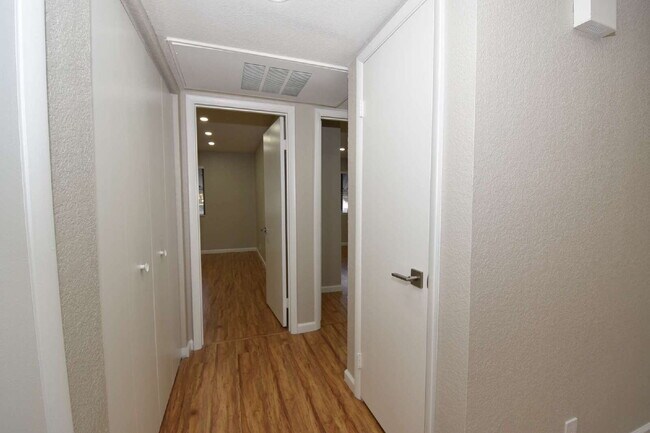 Building Photo - Stunning 2-Bedroom Condo 2nd Floor at The Lakes!