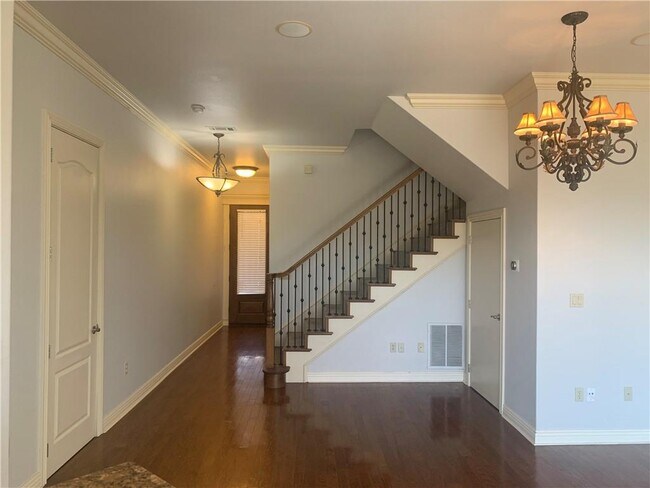 Building Photo - 2645 S Everest Ave