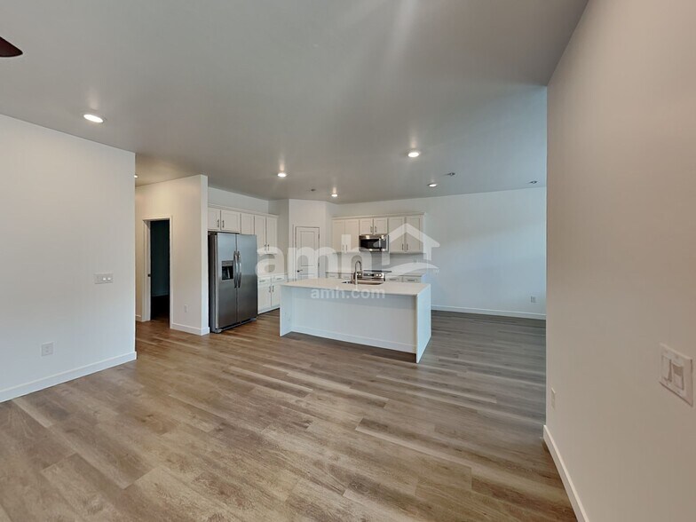Building Photo - 7344 S Avenida Obelo