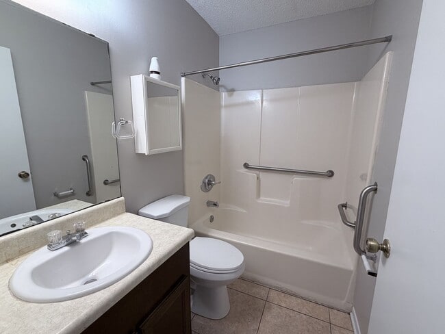 Building Photo - 2 Bedroom 1 Bath in Milton Available for Rent!