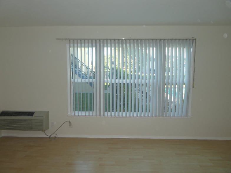 Building Photo - 6222 Hazeltine Ave