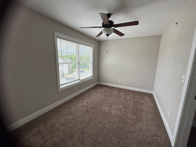 Building Photo - 2BD 2.5 BA TOWNHOME FOR RENT CLOSE TO TTU!