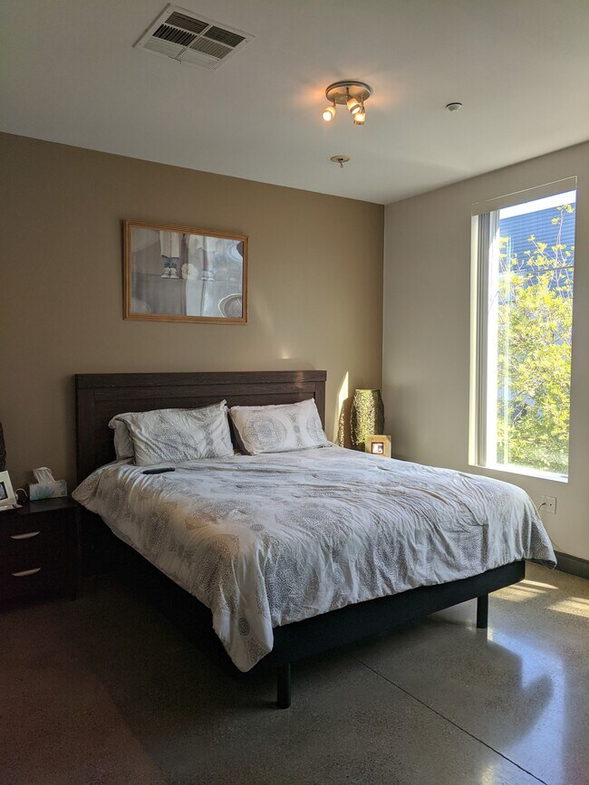 Master bed - 435 W Center Street Promenade St