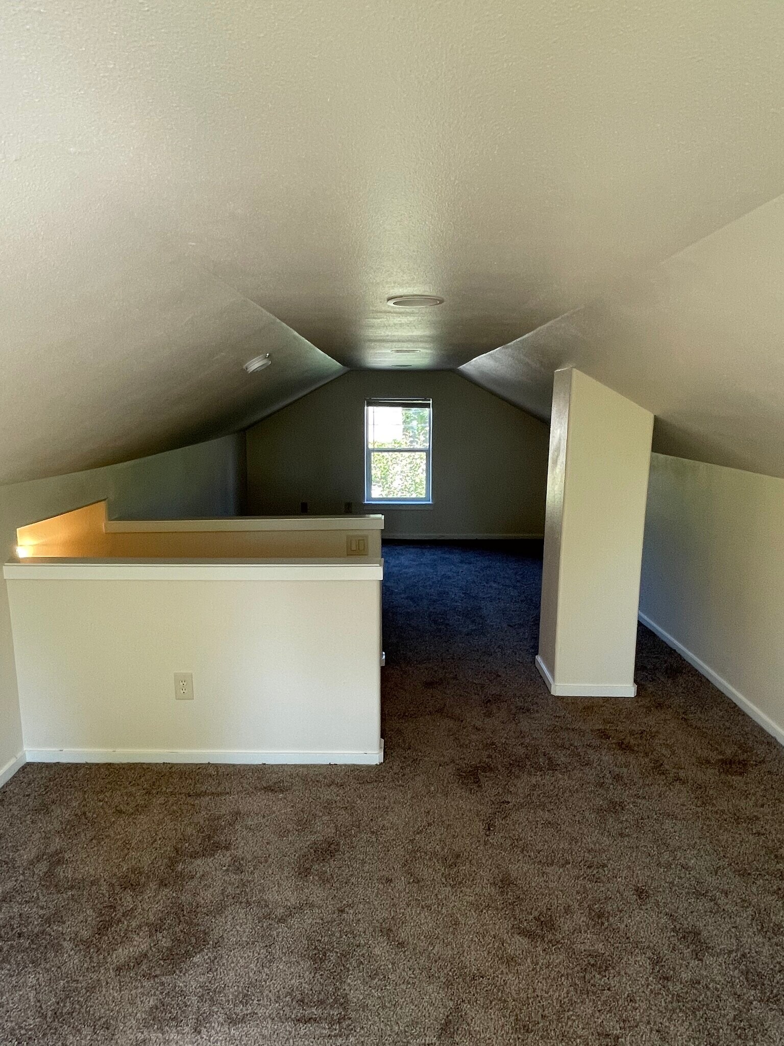 Finished upper level room - 12434 SE Reedway St