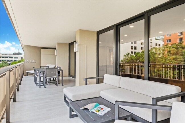 Building Photo - 2901 S Bayshore Dr