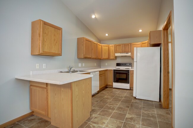 Building Photo - 4544 Windsor Rd