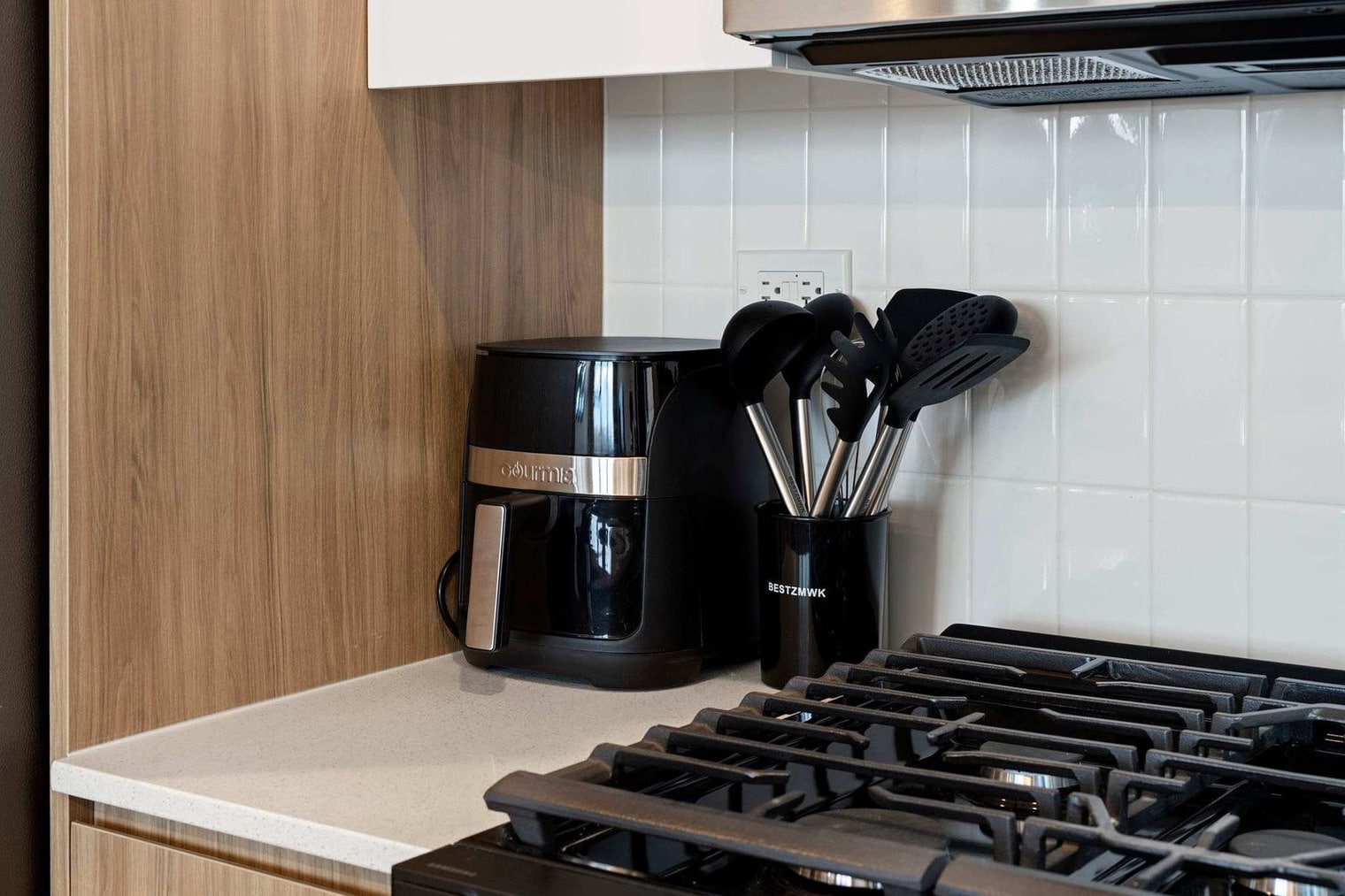 Building Photo - 6044 N Winthrop Ave