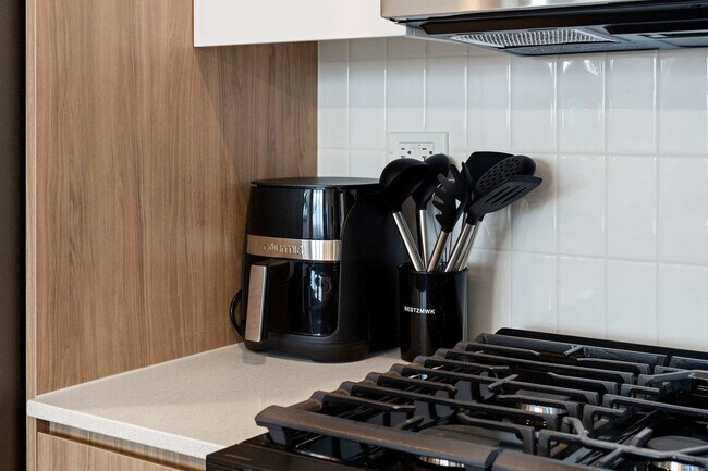 Building Photo - 6044 N Winthrop Ave