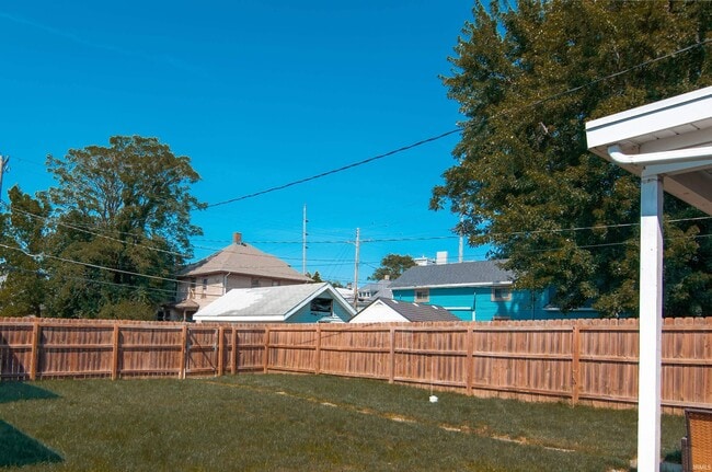 Building Photo - 612 Lavina St
